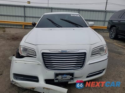 Piąte zdjęcie samochodu w środku: 2013 CHRYSLER 300 VIN:2C3CCAAG0DH533235 - miniatura