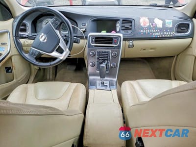 Zdjęcie 8 z 12 samochodu: 2012 VOLVO S60 T5 VIN:YV1622FS8C2051290 - miniatura