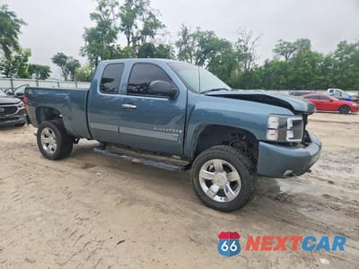 Czwarte zdjęcie samochodu z boku: 2008 CHEVROLET SILVERADO K1500 VIN:2GCEK19J381121008 - miniatura