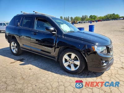 Czwarte zdjęcie samochodu z boku: 2017 JEEP COMPASS LATITUDE VIN:1C4NJDEB0HD100785 - miniatura