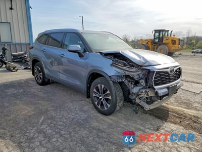 Czwarte zdjęcie samochodu z boku: 2021 TOYOTA HIGHLANDER XLE VIN:5TDHZRBHXMS095024 - miniatura
