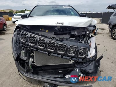 Piąte zdjęcie samochodu w środku: 2026 JEEP COMPASS LIMITED VIN:3C4NJDCN6TT202639 - miniatura