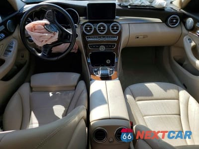 Zdjęcie 8 z 12 samochodu: 2015 MERCEDES-BENZ C 300 4MATIC VIN:55SWF4KB9FU027494 - miniatura