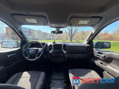 Zdjęcie 9 z 10 samochodu: 2021 CHEVROLET SILVERADO K1500 VIN:3GCUYAEF8MG209825 - miniatura