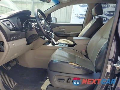 Zdjęcie 7 z 12 samochodu: 2018 KIA SEDONA LX VIN:KNDMB5C1XJ6379813 - miniatura