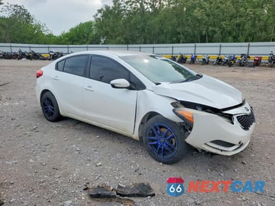 Czwarte zdjęcie samochodu z boku: 2014 KIA FORTE LX VIN:KNAFX4A65E5088597 - miniatura