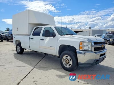Czwarte zdjęcie samochodu z boku: 2014 CHEVROLET SILVERADO 2500 CARGO UTILITY / SERVICE TRUCK VIN:1GC1KXCG1EF105814 - miniatura