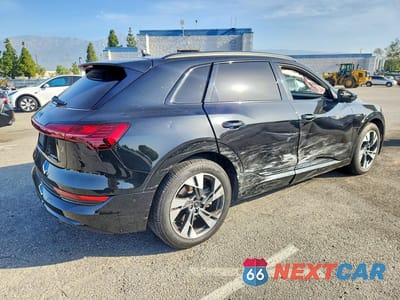 Trzecie zdjęcie samochodu z tyłu: 2022 AUDI E-TRON PREMIUM VIN:WA1AABGE4NB022555 - miniatura