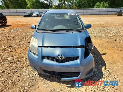 Piąte zdjęcie samochodu w środku: 2010 TOYOTA YARIS BASE VIN:JTDJT4K35A5303239 - miniatura