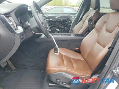 Zdjęcie 7 z 14 samochodu: 2018 VOLVO XC60 T5 VIN:LYV102RK4JB078452 - miniatura