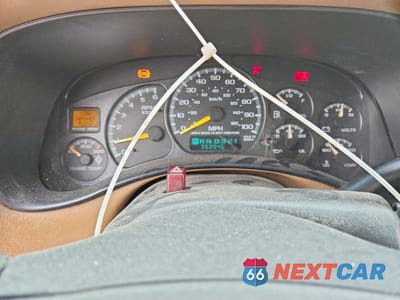Zdjęcie 9 z 13 samochodu: 2000 CHEVROLET SUBURBAN K2500 VIN:3GNGK26U1YG175063 - miniatura
