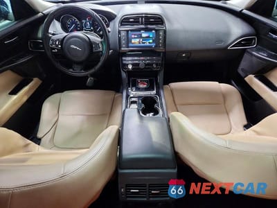 Zdjęcie 8 z 12 samochodu: 2017 JAGUAR XE VIN:SAJAR4BG9HA972795 - miniatura