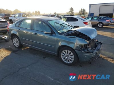 Czwarte zdjęcie samochodu z boku: 2005 VOLVO S40 2.4I VIN:YV1MS390952051860 - miniatura