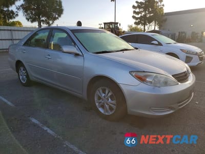 Czwarte zdjęcie samochodu z boku: 2004 TOYOTA CAMRY LE V6 VIN:4T1BF32K54U079683 - miniatura