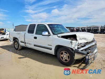 Czwarte zdjęcie samochodu z boku: 2002 CHEVROLET SILVERADO C1500 VIN:2GCEC19T021157017 - miniatura