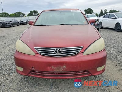 Piąte zdjęcie samochodu w środku: 2005 TOYOTA CAMRY XLE V6 VIN:JTDBF30K150161815 - miniatura