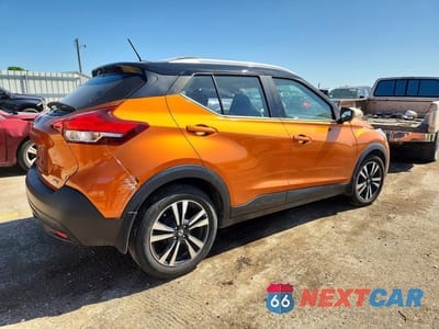 Trzecie zdjęcie samochodu z tyłu: 2018 NISSAN KICKS SV VIN:3N1CP5CU5JL528838 - miniatura