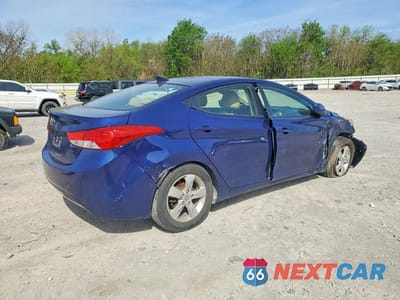 Trzecie zdjęcie samochodu z tyłu: 2013 HYUNDAI ELANTRA GLS VIN:KMHDH4AE3DU874557 - miniatura