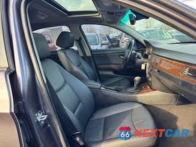 Piąte zdjęcie samochodu w środku: 2006 BMW 325 I AUTOMATIC VIN:WBAVB17506NK38527 - miniatura