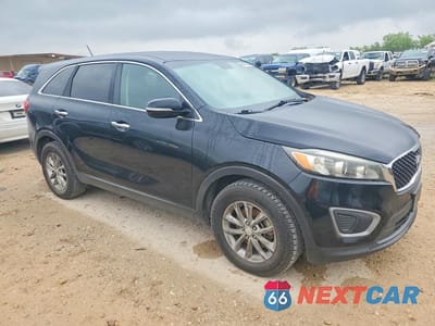 Czwarte zdjęcie samochodu z boku: 2016 KIA SORENTO LX VIN:5XYPG4A38GG139274 - miniatura