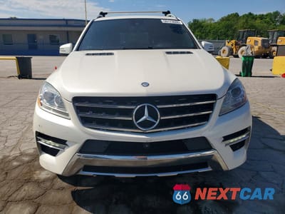 Piąte zdjęcie samochodu w środku: 2015 MERCEDES-BENZ ML 400 4MATIC VIN:4JGDA5GB0FA591786 - miniatura