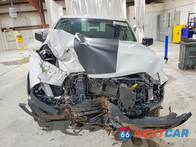 Piąte zdjęcie samochodu w środku: 2019 RAM 1500 CLASSIC SLT VIN:1C6RR7GGXKS705718 - miniatura