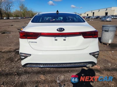Zdjęcie 6 z 13 samochodu: 2019 KIA FORTE LXS VIN:3KPF24AD4KE124621 - miniatura