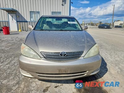 Piąte zdjęcie samochodu w środku: 2003 TOYOTA CAMRY LE VIN:4T1BE32K33U674212 - miniatura