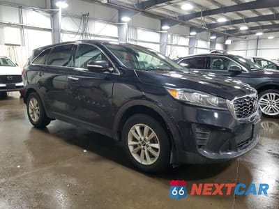 Czwarte zdjęcie samochodu z boku: 2019 KIA SORENTO LX VIN:5XYPG4A3XKG536929 - miniatura