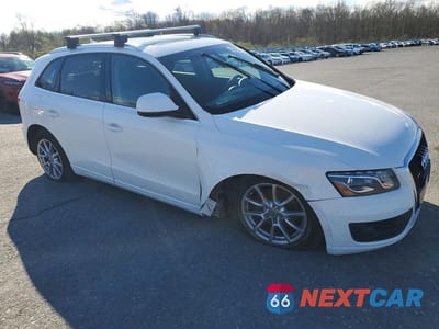Czwarte zdjęcie samochodu z boku: 2010 AUDI Q5 PREMIUM PLUS VIN:WA1LKAFP2AA044377 - miniatura