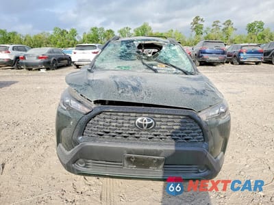 Piąte zdjęcie samochodu w środku: 2024 TOYOTA COROLLA CROSS LE VIN:7MUCAAAG7RV116436 - miniatura