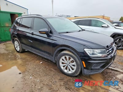 Czwarte zdjęcie samochodu z boku: 2019 VOLKSWAGEN TIGUAN TRENDLINE 2.0 TSI 4DR AWD VIN:3VV0B7AX7KM013988 - miniatura