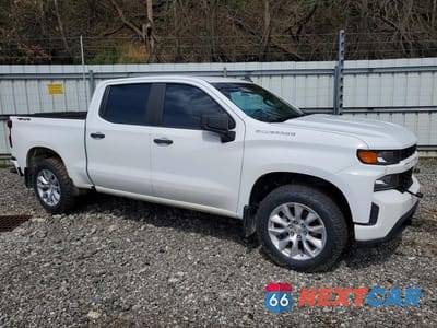 Czwarte zdjęcie samochodu z boku: 2021 CHEVROLET SILVERADO K1500 CUSTOM VIN:3GCPYBEK0MG247999 - miniatura