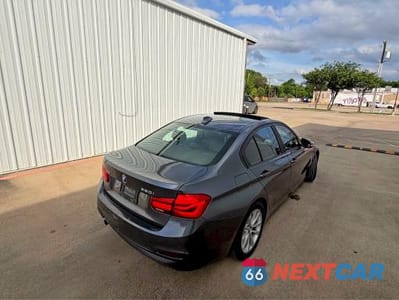 Czwarte zdjęcie samochodu z boku: 2016 BMW 320 XI VIN:WBA8E5G55GNT93166 - miniatura