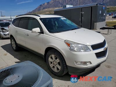 Czwarte zdjęcie samochodu z boku: 2011 CHEVROLET TRAVERSE LT VIN:1GNKVGED2BJ136844 - miniatura