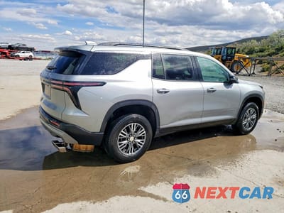 Trzecie zdjęcie samochodu z tyłu: 2025 CHEVROLET TRAVERSE LT VIN:1GNEVGRS2SJ146859 - miniatura