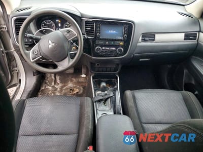 Zdjęcie 8 z 13 samochodu: 2018 MITSUBISHI OUTLANDER SE VIN:JA4AZ3A37JZ057047 - miniatura