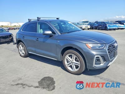 Czwarte zdjęcie samochodu z boku: 2024 AUDI Q5 E PREMIUM PLUS 55 VIN:WA1E2AFY9R2070613 - miniatura