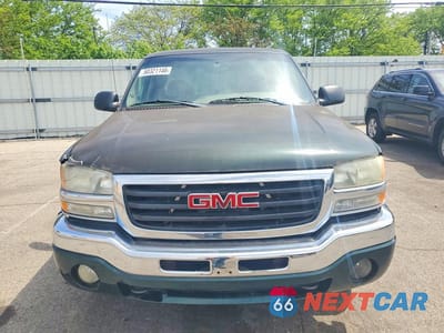 Piąte zdjęcie samochodu w środku: 2003 GMC NEW SIERRA K1500 VIN:1GTEK19TX3E238111 - miniatura