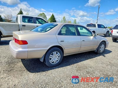 Trzecie zdjęcie samochodu z tyłu: 2000 TOYOTA CAMRY LE VIN:JT2BG22K9Y0459448 - miniatura