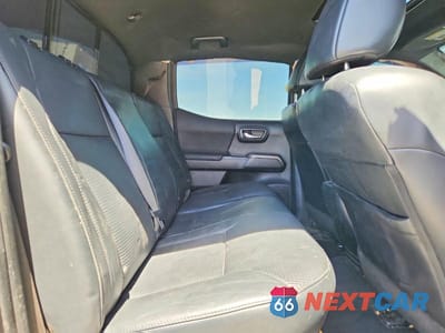 Zdjęcie 10 z 12 samochodu: 2018 TOYOTA TACOMA TRD OFF-ROAD VIN:3TMCZ5AN2JM184642 - miniatura