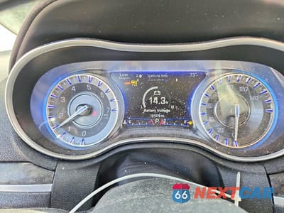 Zdjęcie 9 z 13 samochodu: 2016 CHRYSLER 300C VIN:2C3CCAET7GH230870 - miniatura