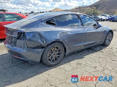 Trzecie zdjęcie samochodu z tyłu: 2022 TESLA MODEL 3 VIN:5YJ3E1EA1NF102549 - miniatura