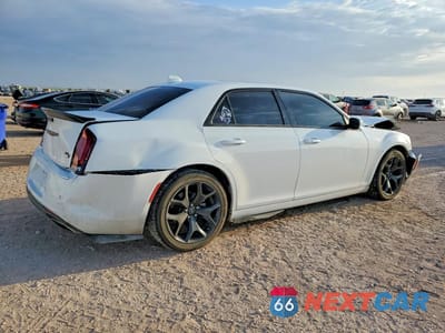 Trzecie zdjęcie samochodu z tyłu: 2022 CHRYSLER 300 S VIN:2C3CCABG0NH198817 - miniatura
