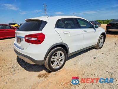 Trzecie zdjęcie samochodu z tyłu: 2019 MERCEDES-BENZ GLA 250 VIN:WDCTG4EB3KU004205 - miniatura