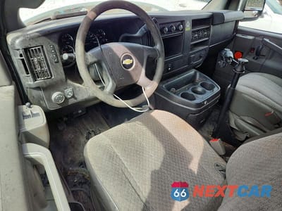 Zdjęcie 8 z 14 samochodu: 2017 CHEV EXPRESS G2500 VIN:1GCWGAF1XH1217198 - miniatura