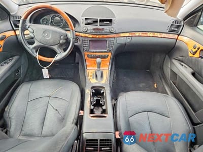 Zdjęcie 8 z 12 samochodu: 2007 MERCEDES-BENZ E 550 VIN:WDBUF72X27A999002 - miniatura