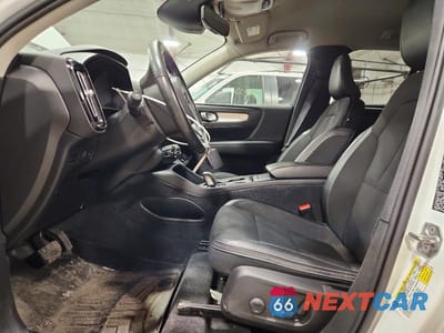 Zdjęcie 7 z 13 samochodu: 2020 VOLVO XC40 T5 MOMENTUM VIN:YV4162UK8L2173460 - miniatura