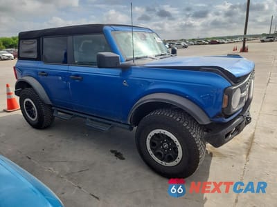 Czwarte zdjęcie samochodu z boku: 2023 FORD BRONCO BASE VIN:1FMEE5DH9PLB63156 - miniatura