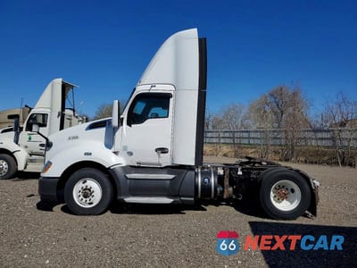 Zdjęcie 9 z 10 samochodu: 2016 KENWORTH T680 SEMI TRUCK VIN:1XKYA48X7GJ496707 - miniatura
